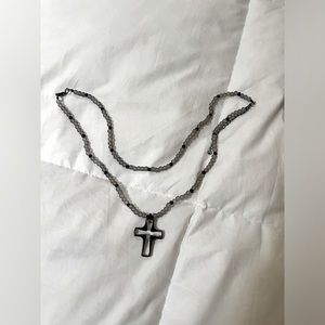 Neckless cross beats beautiful used look like new